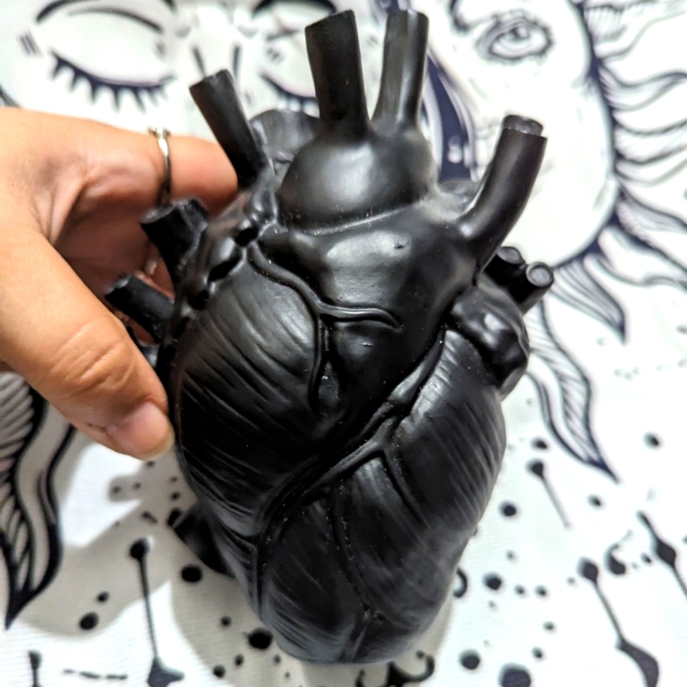 COPY - Black heart vase